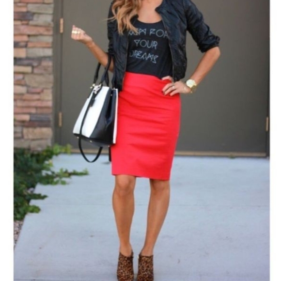 Red pencil ♥️ Express skirt - Picture 6 of 7